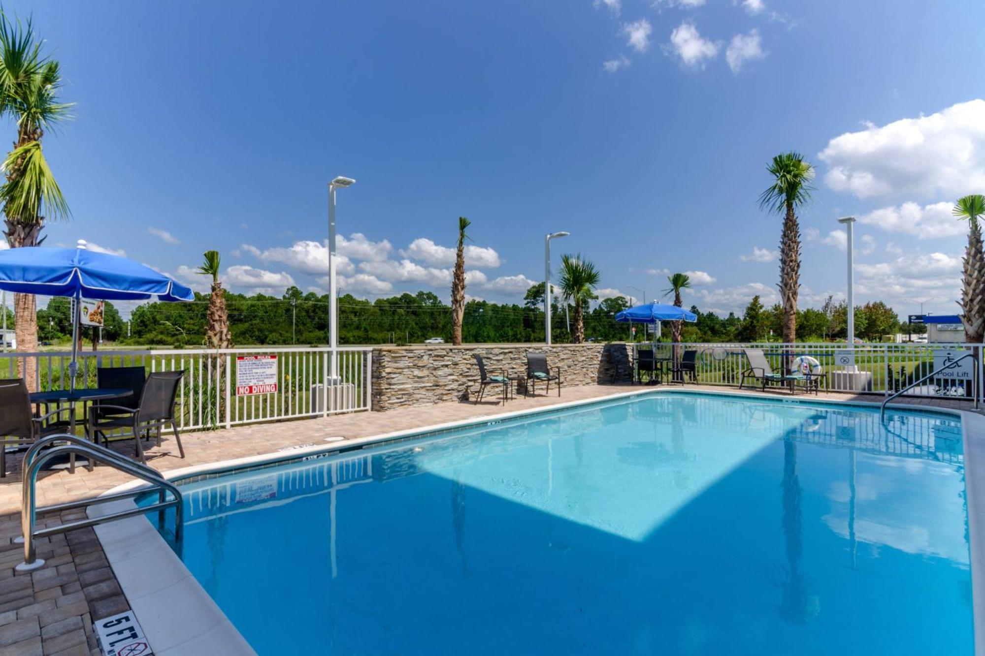 Fairfield Inn & Suites By Marriott Panama City Beach Upper Grand Lagoon Eksteriør billede